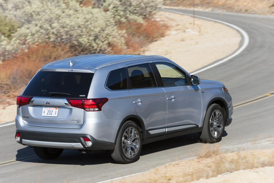  Mitsubishi Outlander GT 2016 года  (фото 11 из 56)
